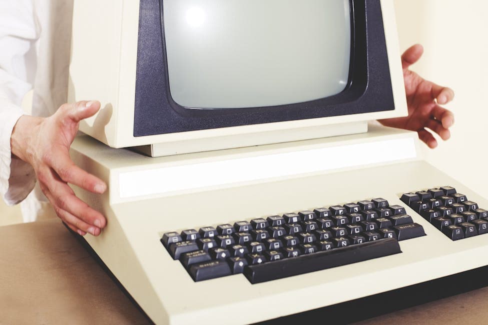 Veralteter Computer als Symbol für alte Websites