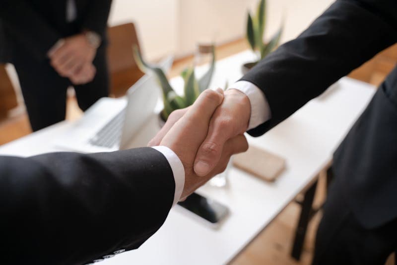 Professioneller Handschlag