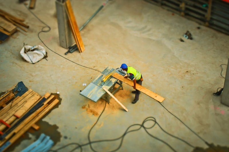 Holzbau-Konstruktion auf Baustelle